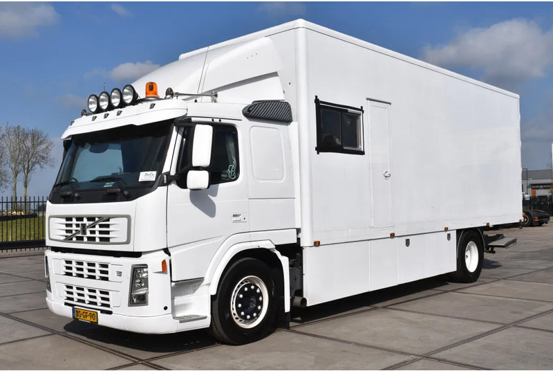 Volvo FM 380 4x2 - EURO 3 - 755 TKM - SPECIAL INTERIOR - LIVING - TV - DOUCHE - TOILET - ELEVATOR - GOOD CONDITION - - بصندوق مغلق شاحنة: صور 1 Volvo FM 380 4x2 - EURO 3 - 755 TKM - SPECIAL INTERIOR - LIVING - TV - DOUCHE - TOILET - ELEVATOR - GOOD CONDITION - - بصندوق مغلق شاحنة: صور 1
