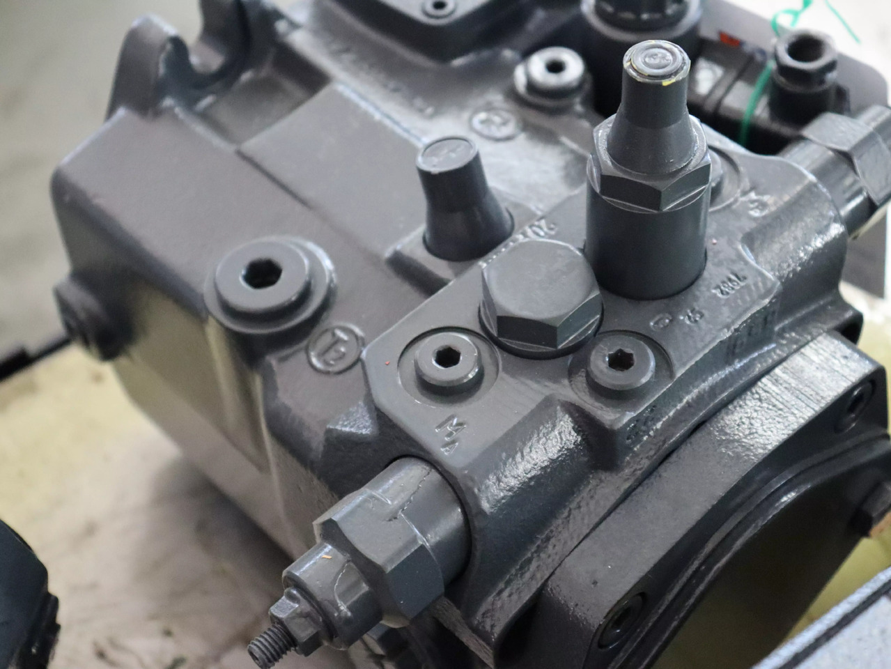 REXROTH A10VG45DA1D2/10R-NSC10F015SH - مضخة هيدروليكية - معدات المناولة: صور 3 REXROTH A10VG45DA1D2/10R-NSC10F015SH - مضخة هيدروليكية - معدات المناولة: صور 3