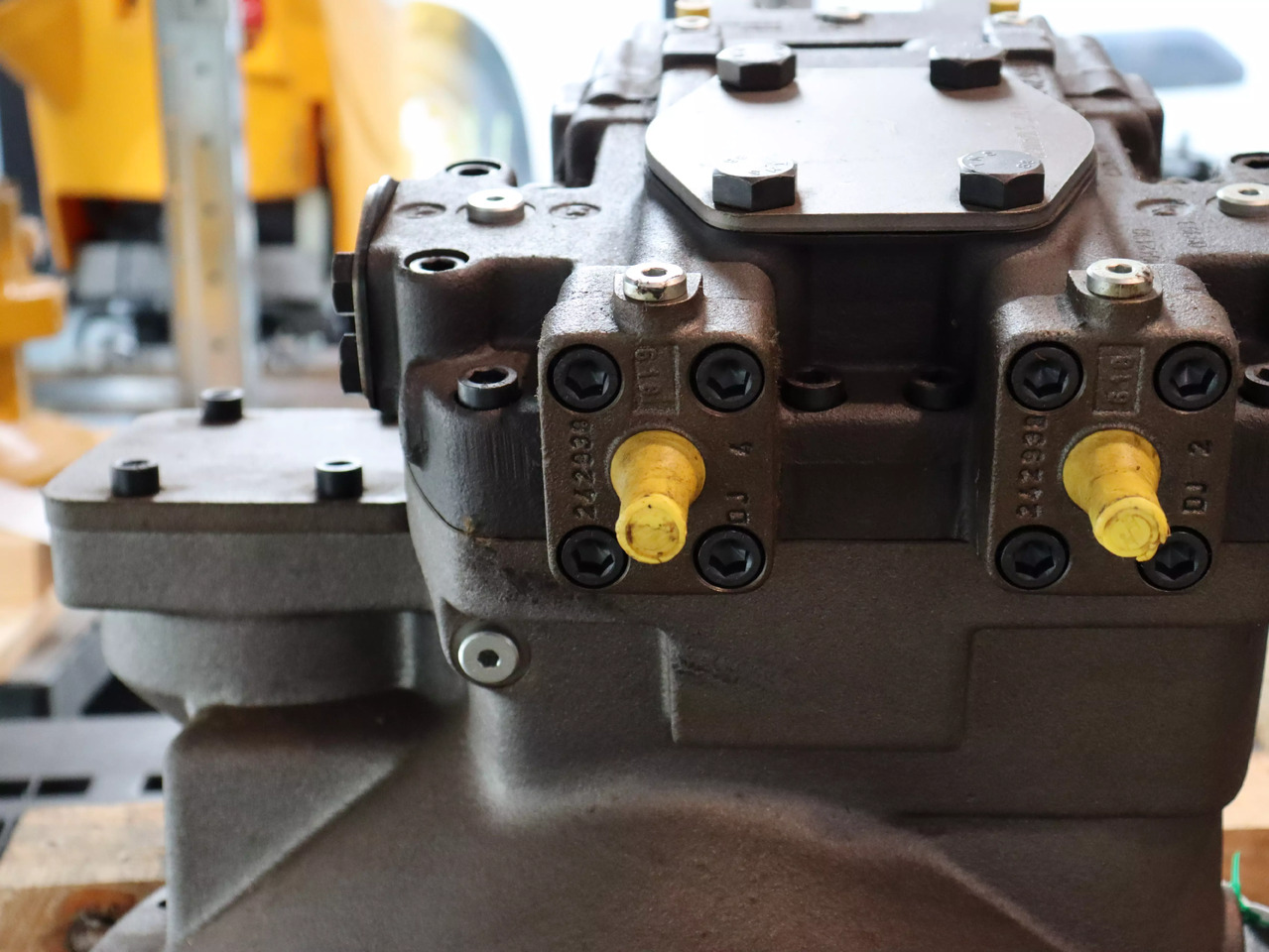 REXROTH A8VO107LA1KH1/63R1-NZG05F001 - مضخة هيدروليكية - معدات المناولة: صور 4 REXROTH A8VO107LA1KH1/63R1-NZG05F001 - مضخة هيدروليكية - معدات المناولة: صور 4