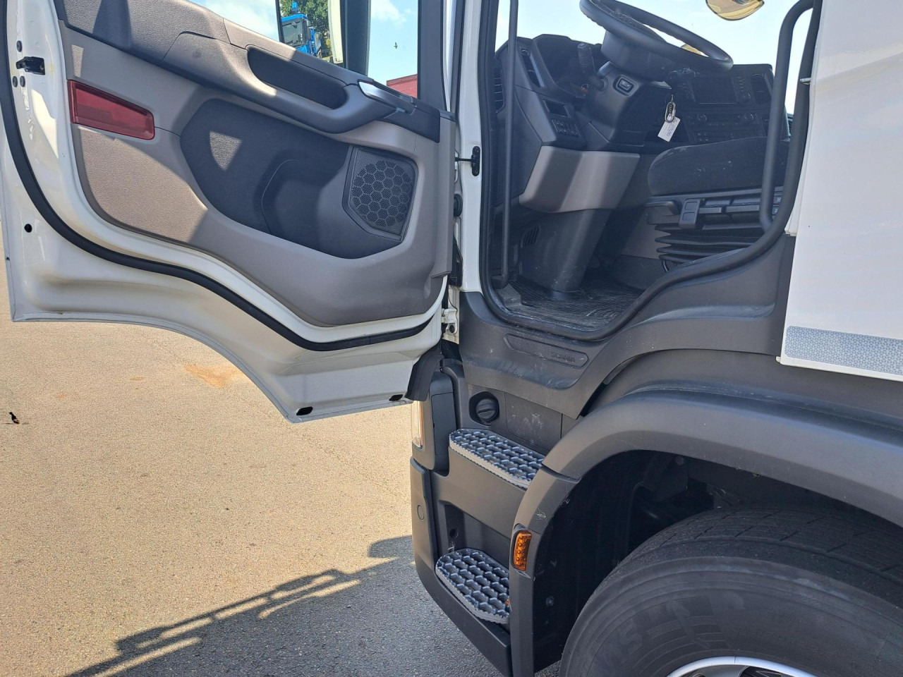 SCANIA SCANIA P280 4x2 Fourgon /Hayon 9L - الشاسيه شاحنة: صور 2 SCANIA SCANIA P280 4x2 Fourgon /Hayon 9L - الشاسيه شاحنة: صور 2