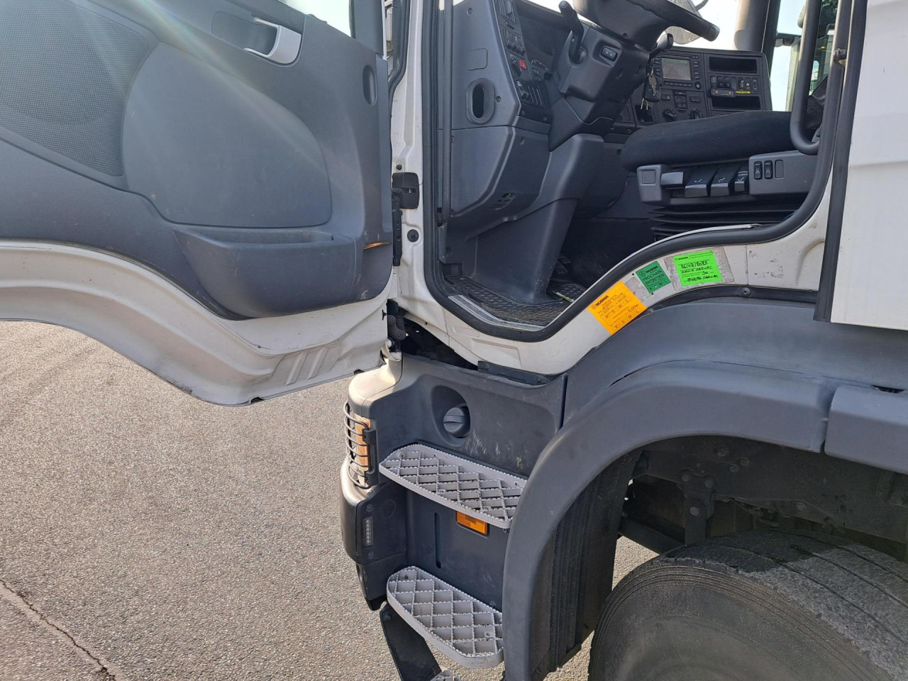 SCANIA SCANIA P410 6x4 Plateau Grue paf - الشاسيه شاحنة: صور 3 SCANIA SCANIA P410 6x4 Plateau Grue paf - الشاسيه شاحنة: صور 3