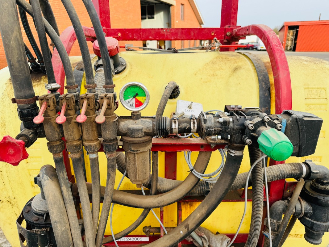 Kverneland UN-1350 - آلة حصاد: صور 5 Kverneland UN-1350 - آلة حصاد: صور 5