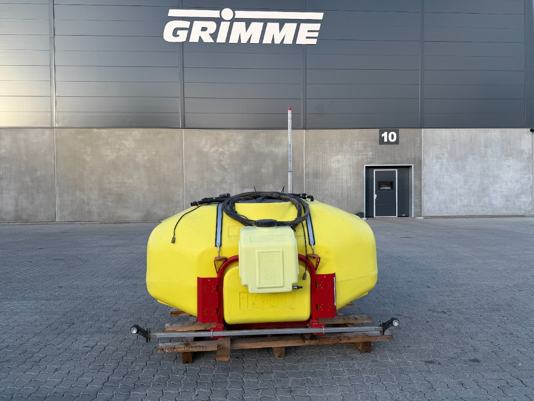 Tecnocar Tecnospra 1500 Fronttank - آلة حصاد: صور 1 Tecnocar Tecnospra 1500 Fronttank - آلة حصاد: صور 1