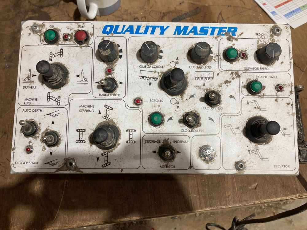 Standen Standen QM 2 Row Trailed Potato Harvester - آلة حصاد: صور 3 Standen Standen QM 2 Row Trailed Potato Harvester - آلة حصاد: صور 3