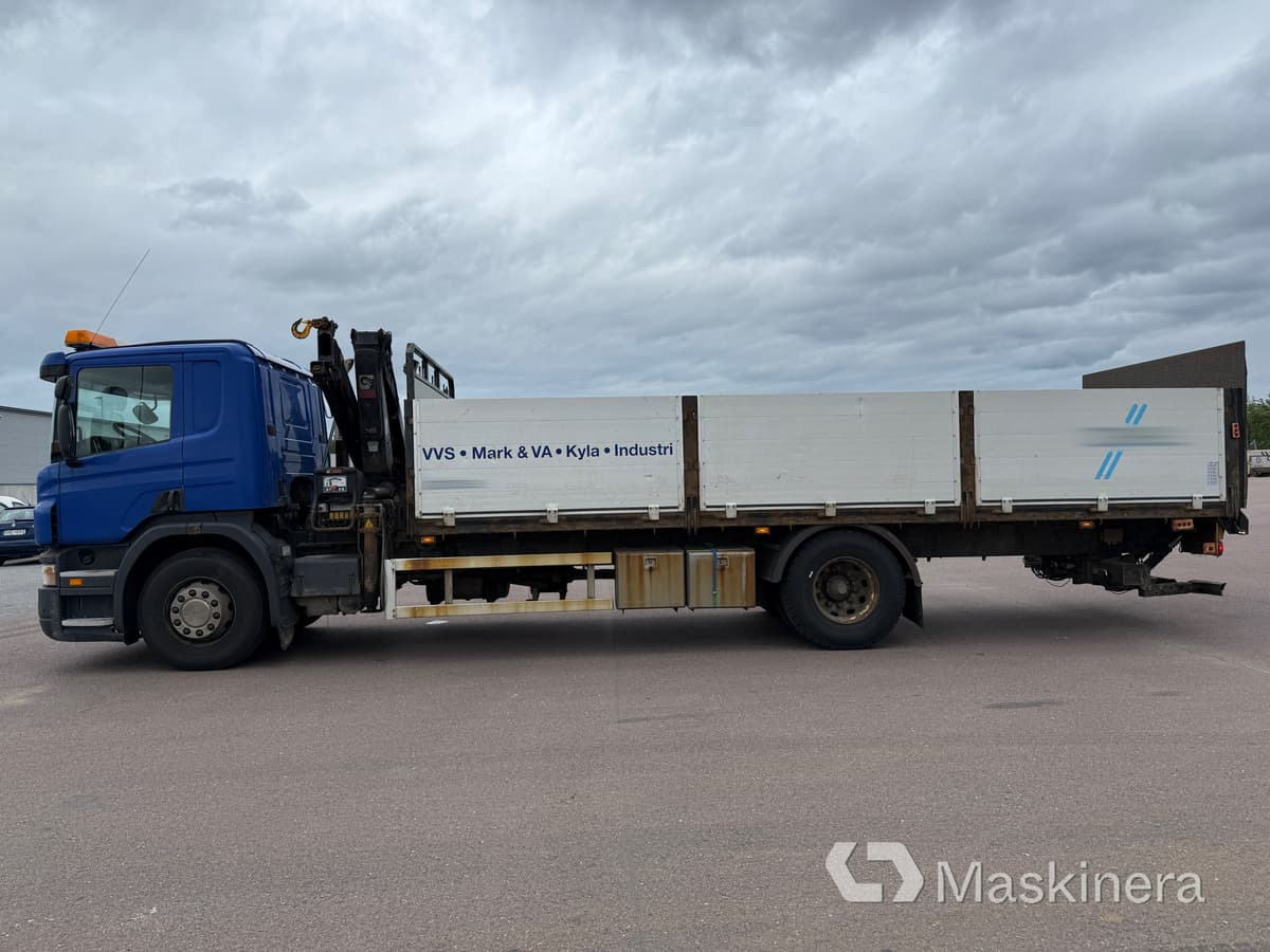 Brädgårdsbil med kran Scania P320 - شاحنات مسطحة, شاحنة كرين: صور 2 Brädgårdsbil med kran Scania P320 - شاحنات مسطحة, شاحنة كرين: صور 2