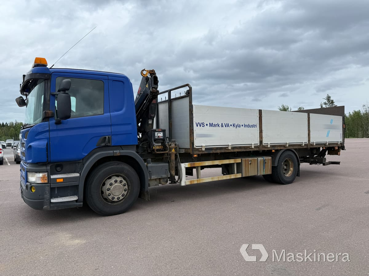 Brädgårdsbil med kran Scania P320 - شاحنات مسطحة, شاحنة كرين: صور 1 Brädgårdsbil med kran Scania P320 - شاحنات مسطحة, شاحنة كرين: صور 1