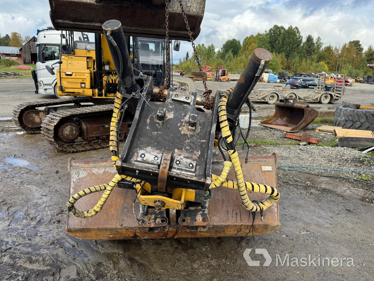 Engcon EC3027GR9 Tiltrotator Engcon med planeringsskopa B27-fäste - بكت حفار: صور 4 Engcon EC3027GR9 Tiltrotator Engcon med planeringsskopa B27-fäste - بكت حفار: صور 4