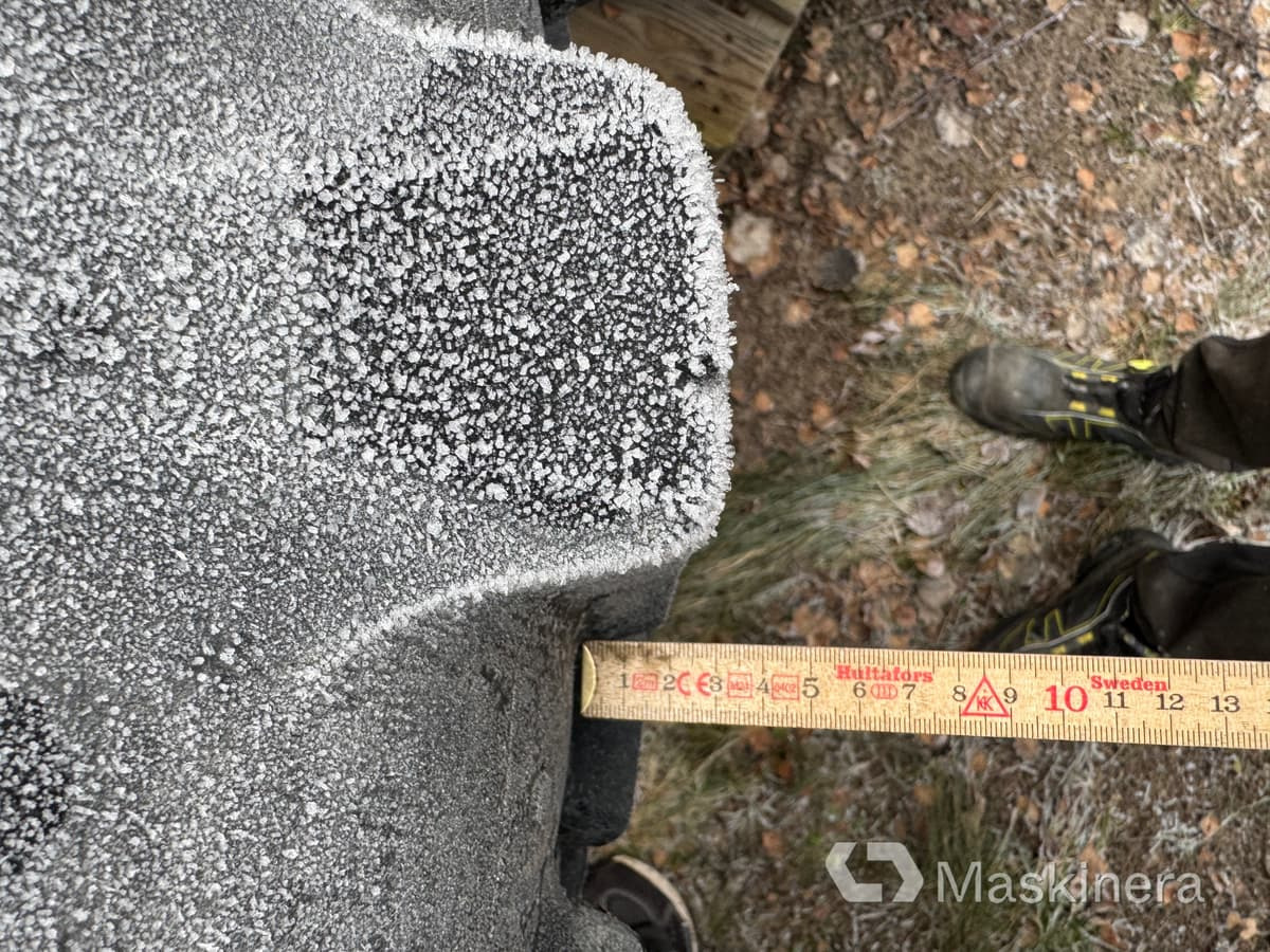 Entreprenaddäck på fälg med dubbar - عجلات - آلات البناء: صور 3 Entreprenaddäck på fälg med dubbar - عجلات - آلات البناء: صور 3