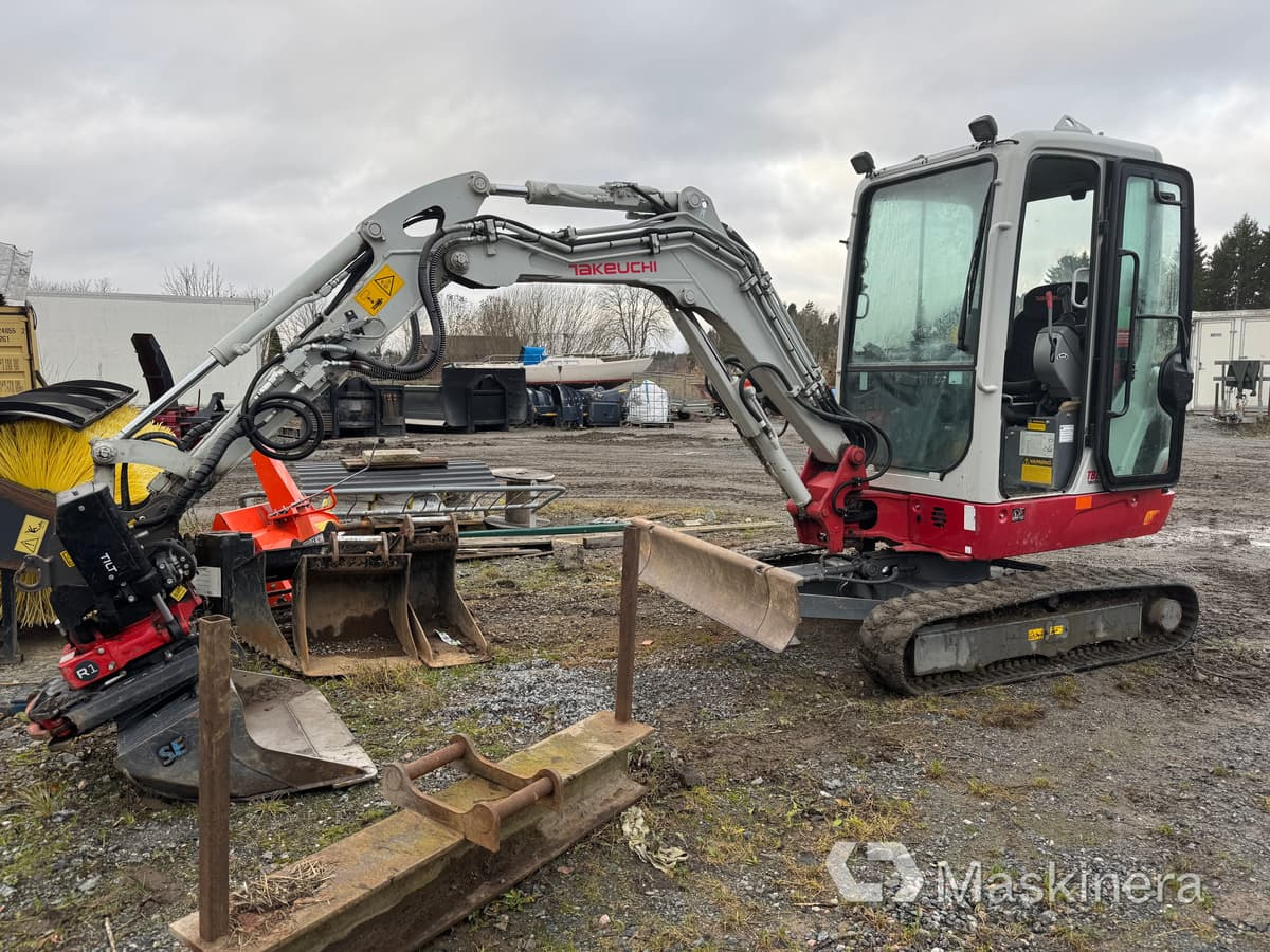 Grävmaskin Takeuchi TB225 - حفارات زحافة: صور 1 Grävmaskin Takeuchi TB225 - حفارات زحافة: صور 1