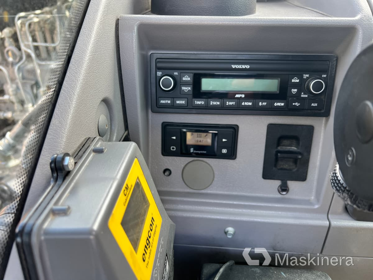 حفارات زحافة Grävmaskin Volvo EC140EL med 3 skopor: صور 43