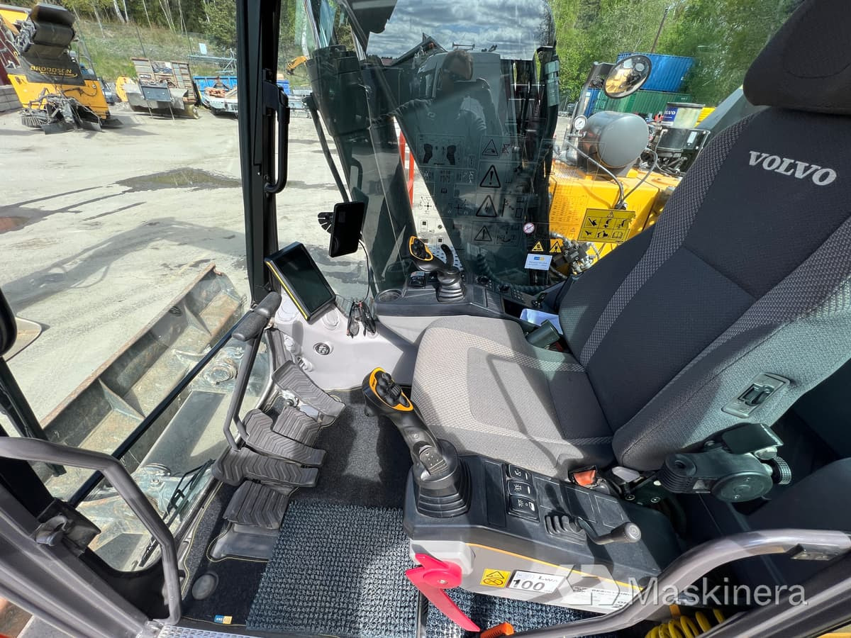 حفارات زحافة Grävmaskin Volvo EC140EL med 3 skopor: صور 40