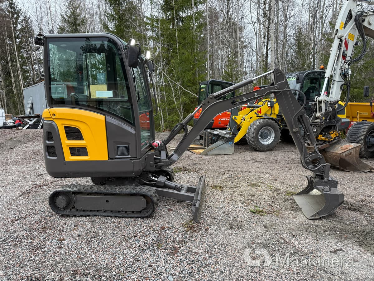 Grävmaskin Volvo EC18C med redskap - حفارات زحافة: صور 4 Grävmaskin Volvo EC18C med redskap - حفارات زحافة: صور 4