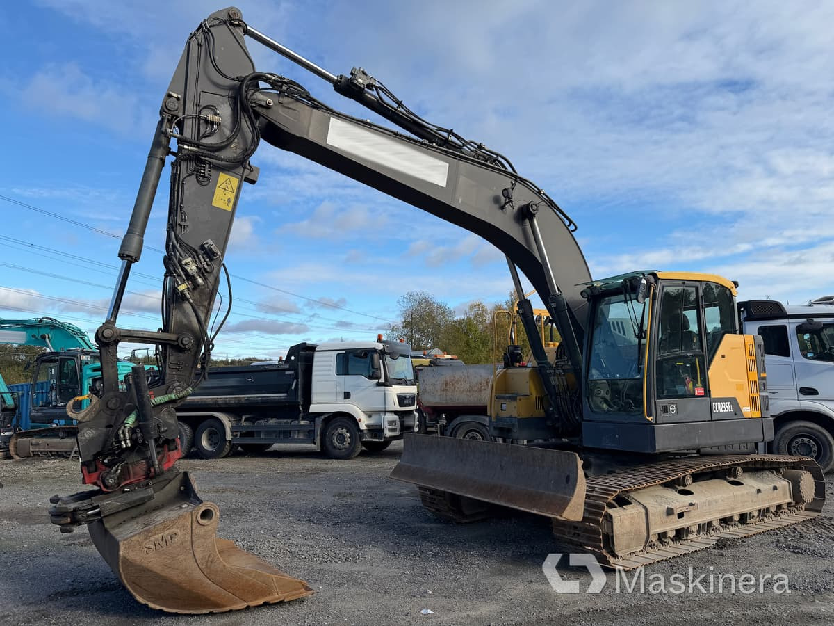 Grävmaskin Vovlo ECR235EL - حفارات زحافة: صور 1 Grävmaskin Vovlo ECR235EL - حفارات زحافة: صور 1