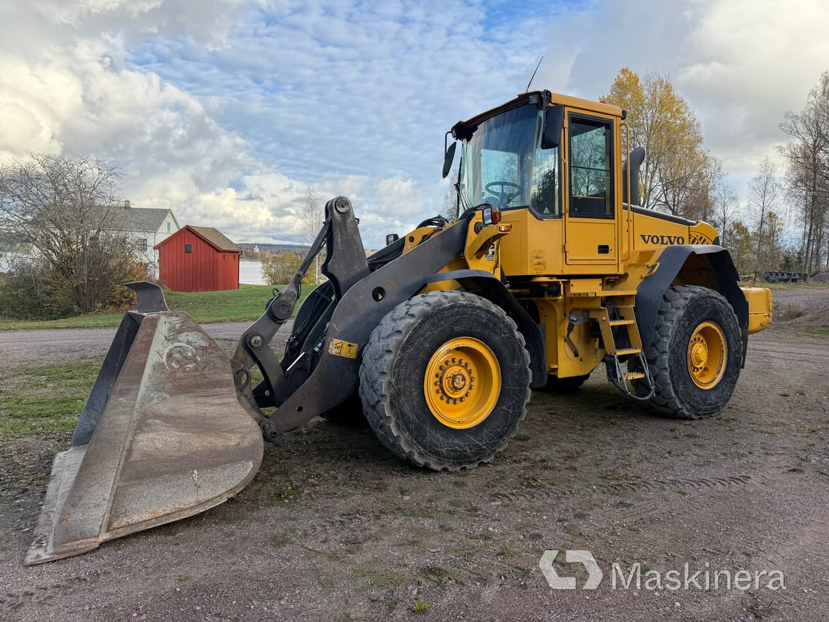 Hjullastare Volvo L90E med tillbehör - اللودر بعجل: صور 1 Hjullastare Volvo L90E med tillbehör - اللودر بعجل: صور 1