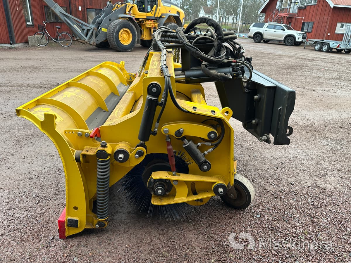 Kombiplog Multihog MPV 2000 - كاسحة ثلوج: صور 2 Kombiplog Multihog MPV 2000 - كاسحة ثلوج: صور 2