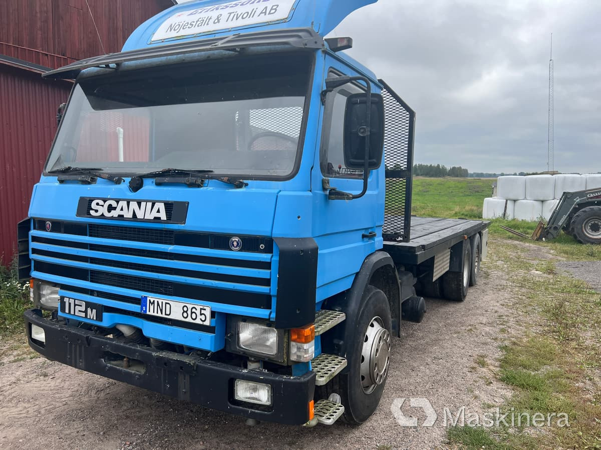 Lastbil Scania P112 M 6x2 - شاحنات مسطحة: صور 1 Lastbil Scania P112 M 6x2 - شاحنات مسطحة: صور 1