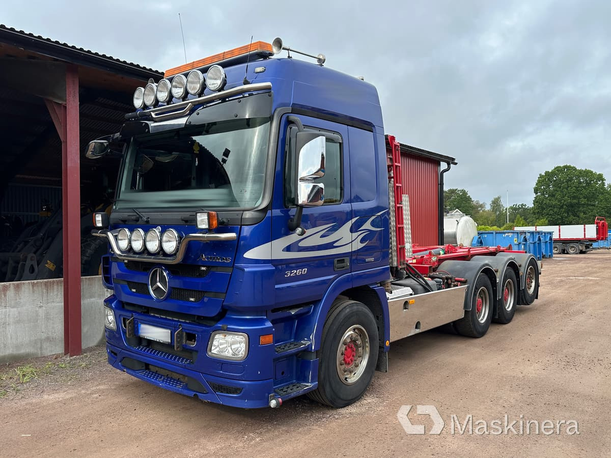 Mercedes Benz 930.24 3260L Krokbil Mercedes Benz 3260L med Cameleont - شاحنة ذات الخطاف: صور 1 Mercedes Benz 930.24 3260L Krokbil Mercedes Benz 3260L med Cameleont - شاحنة ذات الخطاف: صور 1