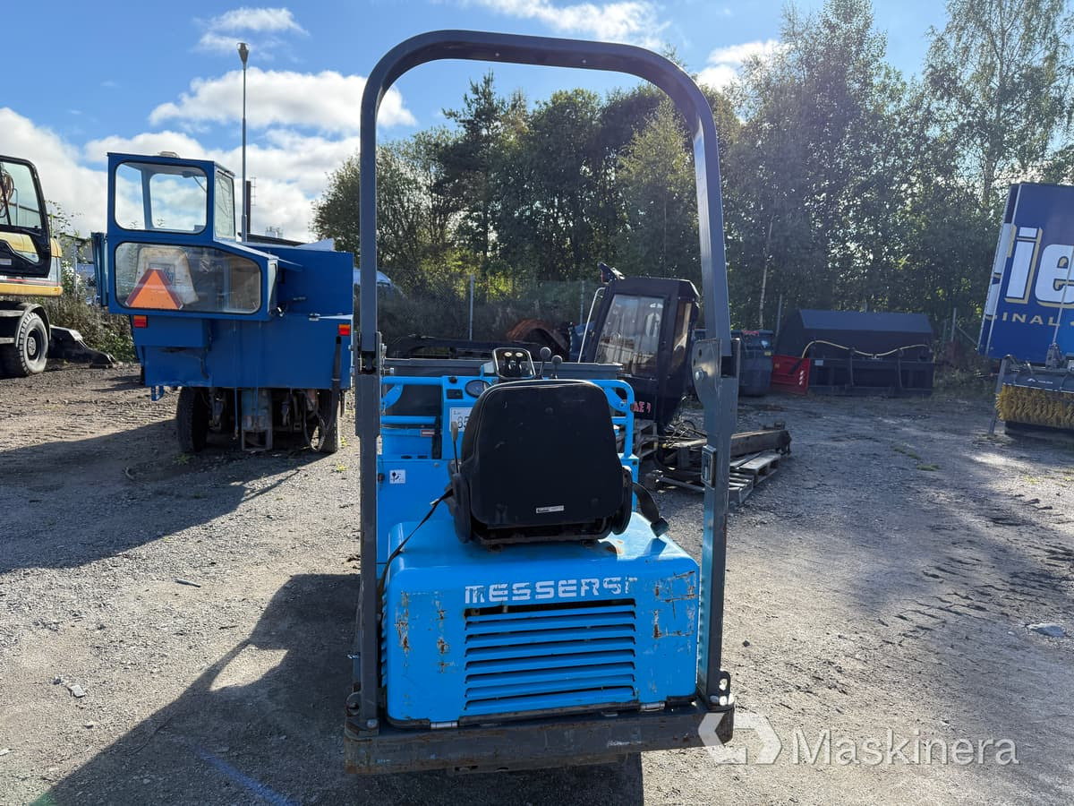 Självlastande Dumper Messersi TCH-1500/BT - عربات نقل قلابة مجنزرة: صور 4 Självlastande Dumper Messersi TCH-1500/BT - عربات نقل قلابة مجنزرة: صور 4