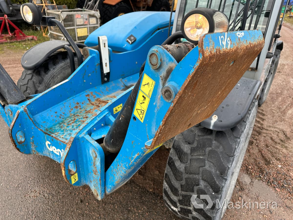 رافعة تلسكوبية Teleskoplastare Genie GTH 4017SX + redskap: صور 48 رافعة تلسكوبية Teleskoplastare Genie GTH 4017SX + redskap: صور 48