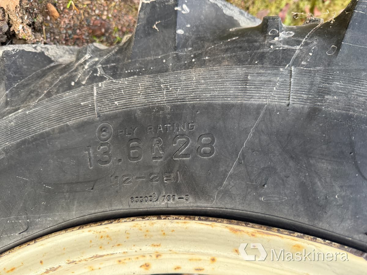 جرار Traktor International 956 AXL med skogsvagn och kran: صور 15 جرار Traktor International 956 AXL med skogsvagn och kran: صور 15