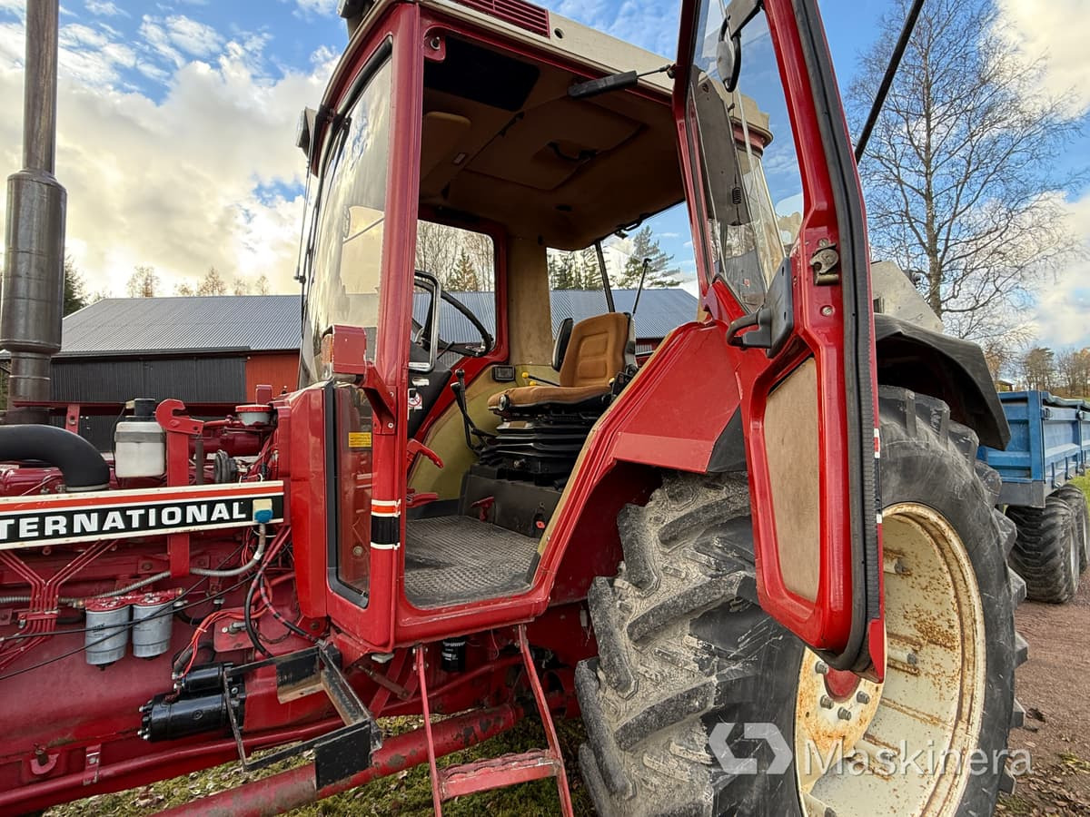 جرار Traktor International 956 AXL med skogsvagn och kran: صور 47 جرار Traktor International 956 AXL med skogsvagn och kran: صور 47