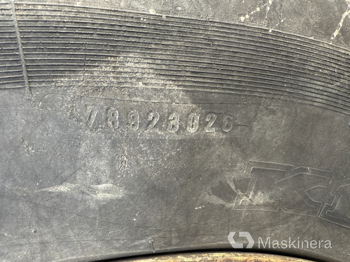 جرار Traktor International 956 AXL med skogsvagn och kran: صور 13 جرار Traktor International 956 AXL med skogsvagn och kran: صور 13