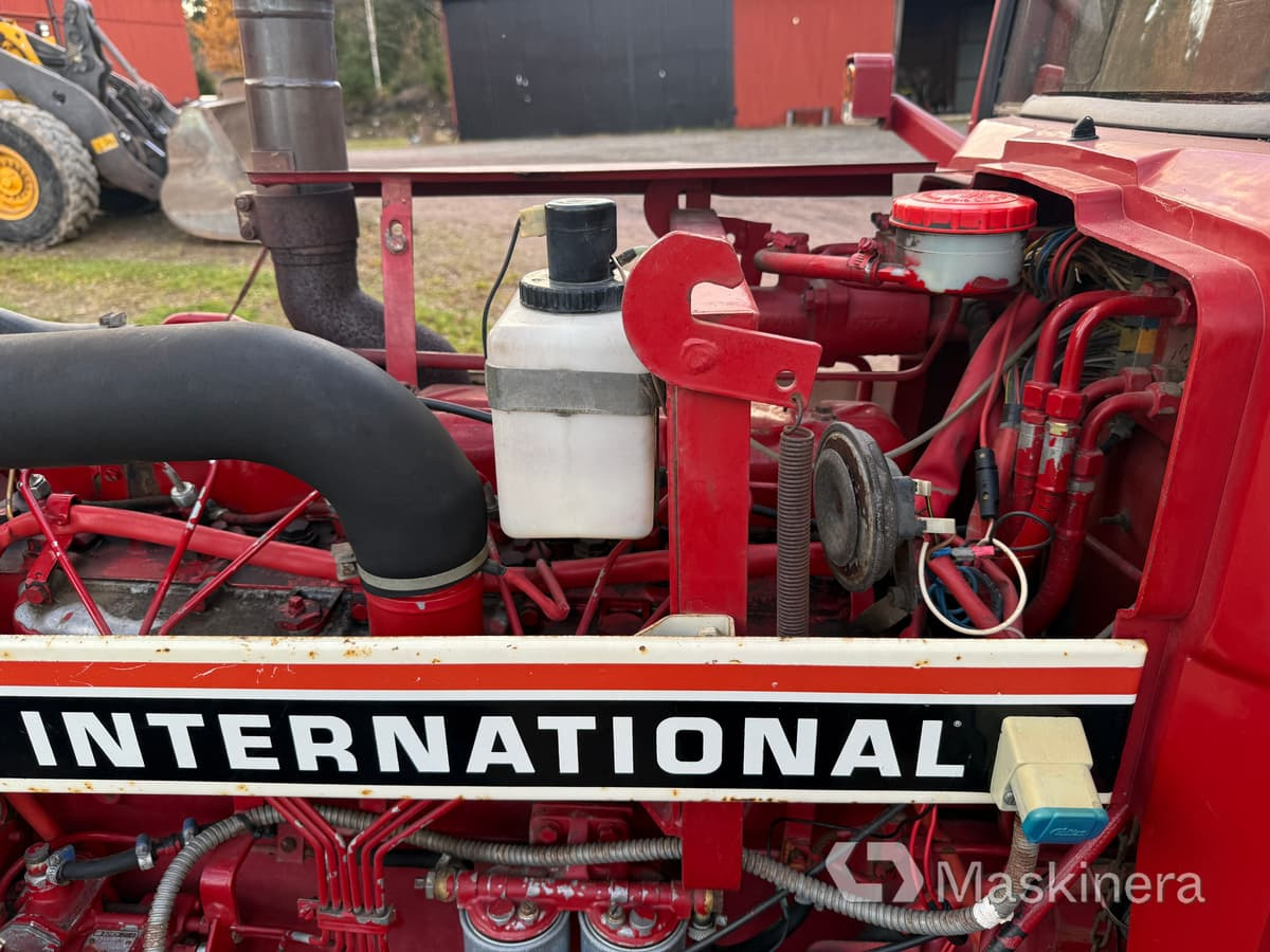 جرار Traktor International 956 AXL med skogsvagn och kran: صور 40 جرار Traktor International 956 AXL med skogsvagn och kran: صور 40