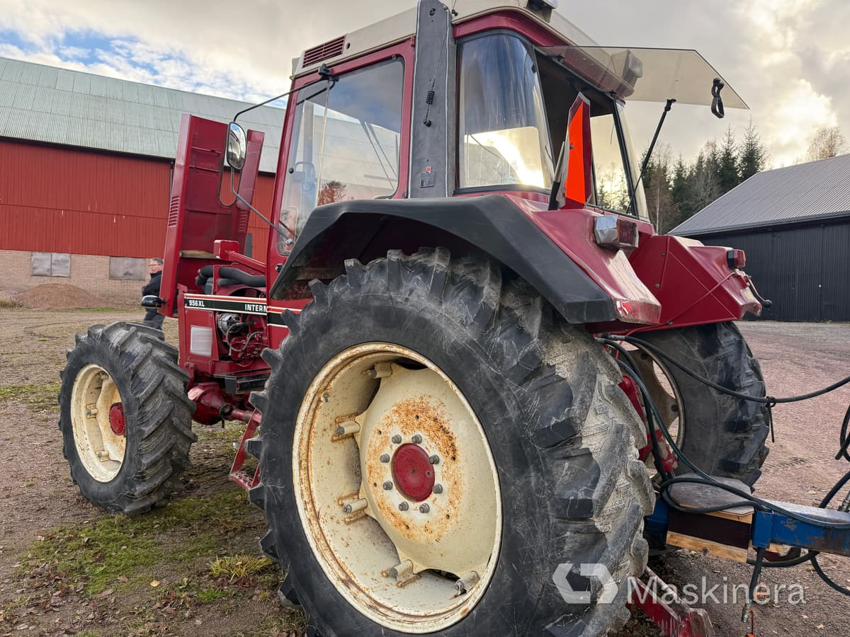جرار Traktor International 956 AXL med skogsvagn och kran: صور 30 جرار Traktor International 956 AXL med skogsvagn och kran: صور 30