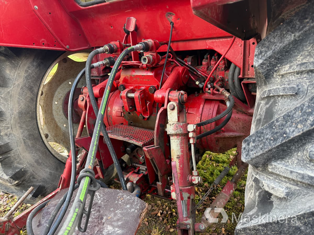 جرار Traktor International 956 AXL med skogsvagn och kran: صور 27 جرار Traktor International 956 AXL med skogsvagn och kran: صور 27