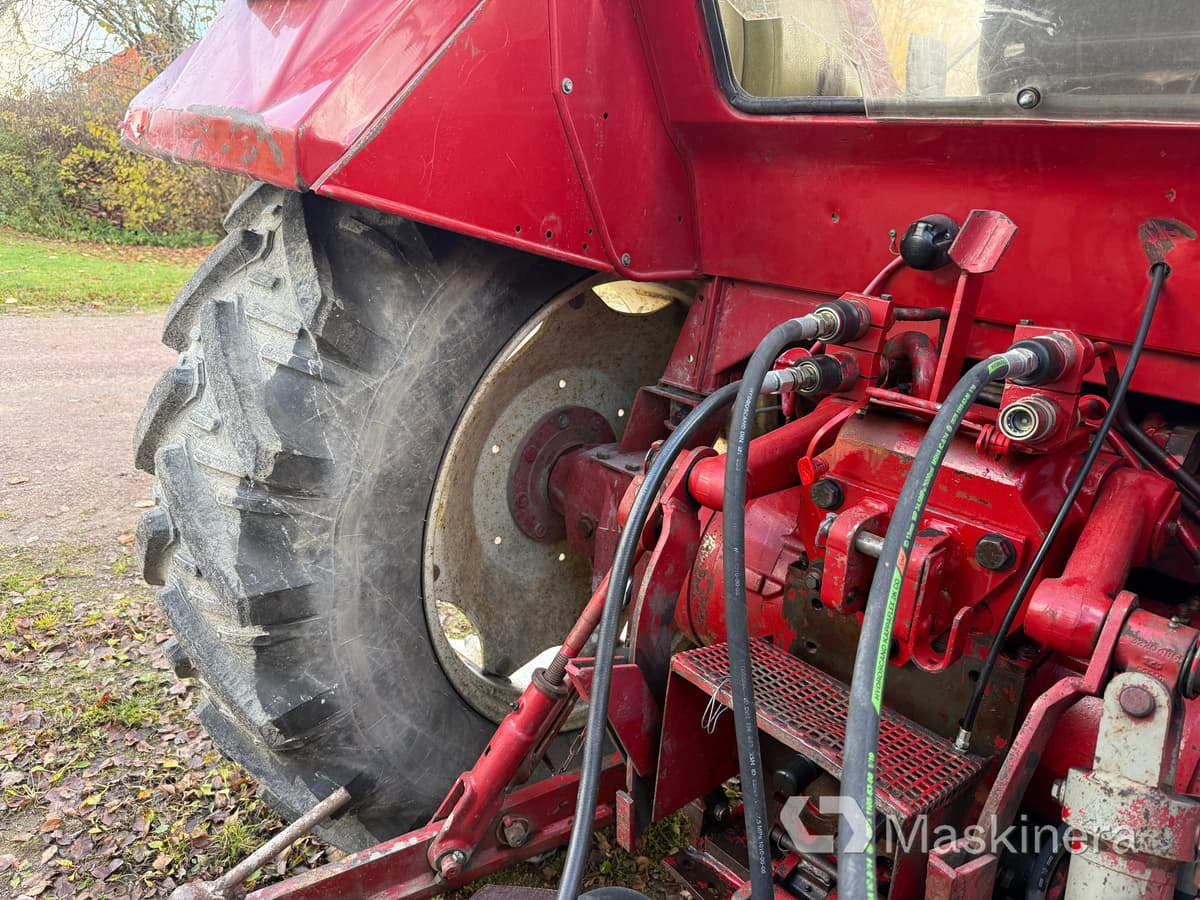 جرار Traktor International 956 AXL med skogsvagn och kran: صور 28 جرار Traktor International 956 AXL med skogsvagn och kran: صور 28