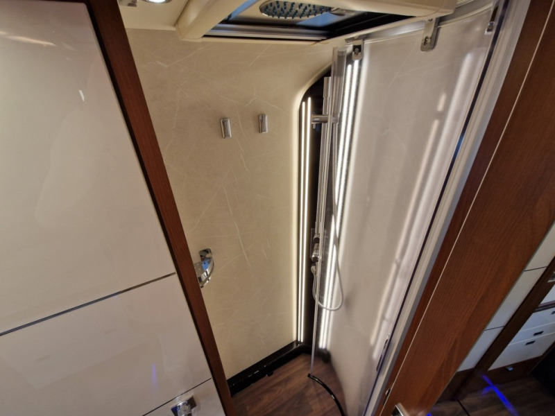 جديد موتر هوم متكامل Carthago Liner For Two I 53: صور 20