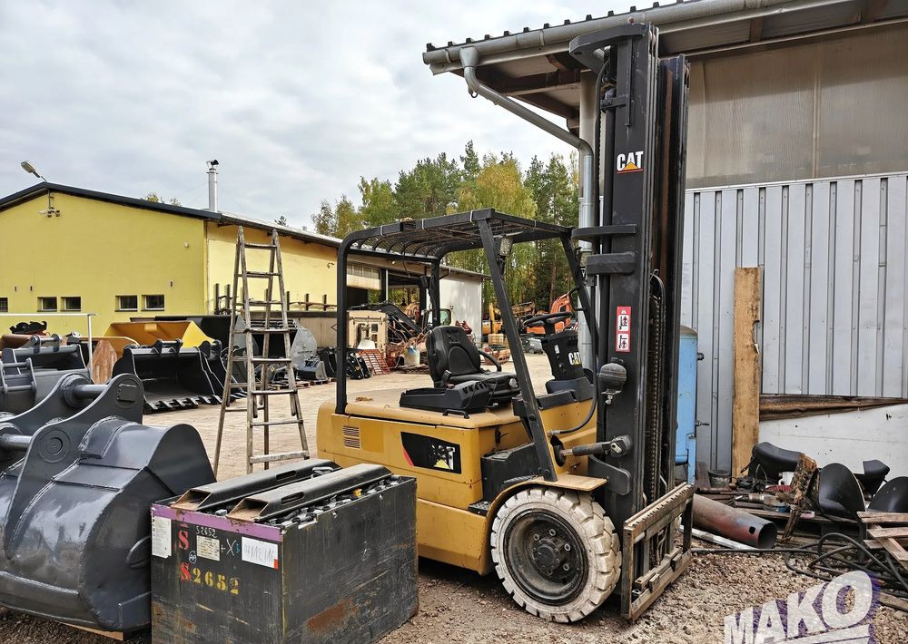 Caterpillar EP35K-PAC - رافعة شوكية كهربائية: صور 2 Caterpillar EP35K-PAC - رافعة شوكية كهربائية: صور 2