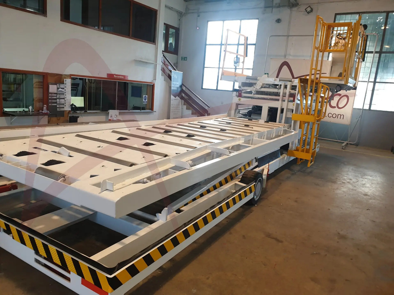 AIR MARREL LAM 3500 DP/R8 - محملات الحاويات والمنصات النقالة: صور 3 AIR MARREL LAM 3500 DP/R8 - محملات الحاويات والمنصات النقالة: صور 3