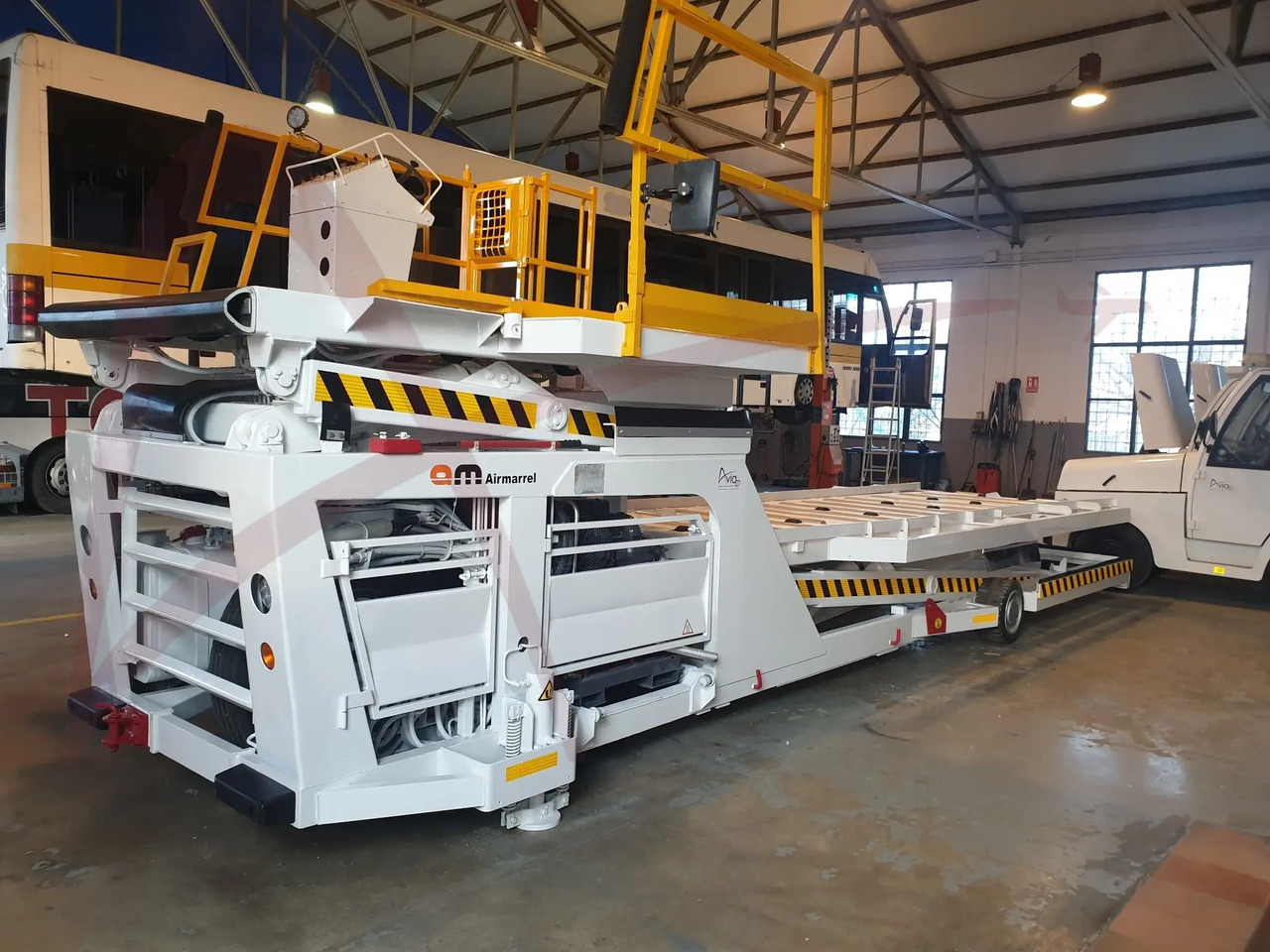 AIR MARREL LAM 3500 DP/R8 - محملات الحاويات والمنصات النقالة: صور 1 AIR MARREL LAM 3500 DP/R8 - محملات الحاويات والمنصات النقالة: صور 1