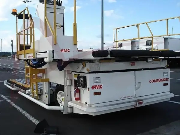 FMC COMMANDER 15S - محملات الحاويات والمنصات النقالة: صور 2 FMC COMMANDER 15S - محملات الحاويات والمنصات النقالة: صور 2