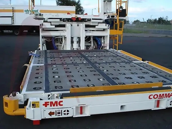 FMC COMMANDER 15S - محملات الحاويات والمنصات النقالة: صور 3 FMC COMMANDER 15S - محملات الحاويات والمنصات النقالة: صور 3