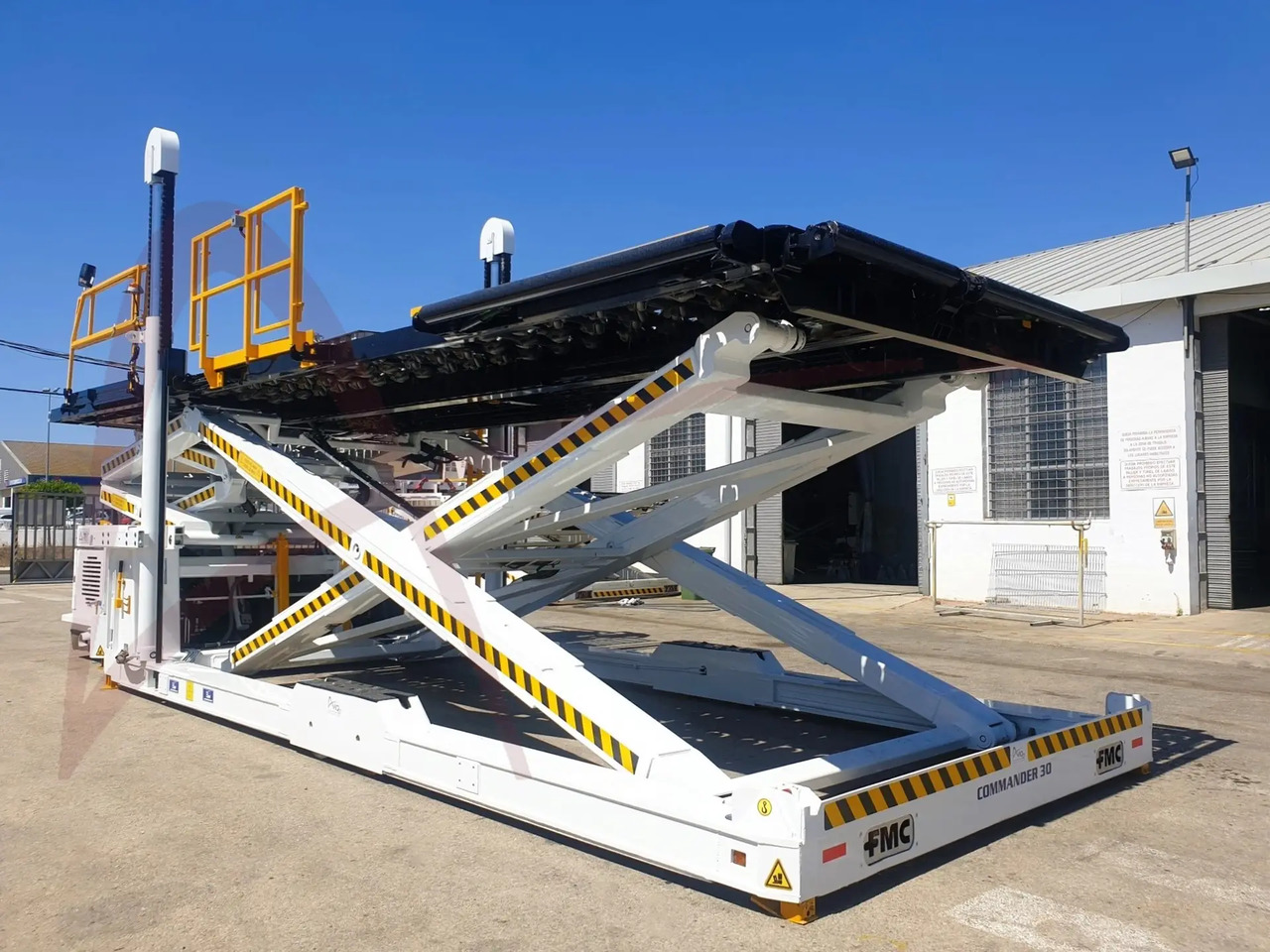 FMC COMMANDER 30 - محملات الحاويات والمنصات النقالة: صور 4 FMC COMMANDER 30 - محملات الحاويات والمنصات النقالة: صور 4