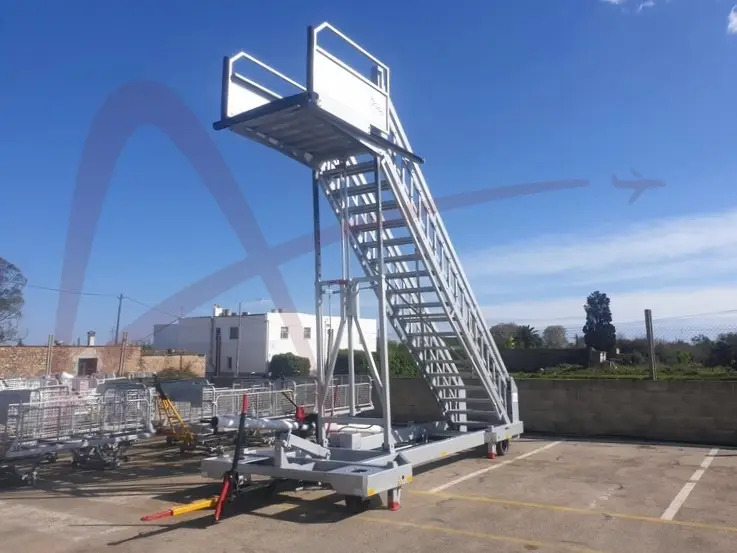 MASTER EQUIPMENT STR710-14 - سلالم الطائرة: صور 3 MASTER EQUIPMENT STR710-14 - سلالم الطائرة: صور 3