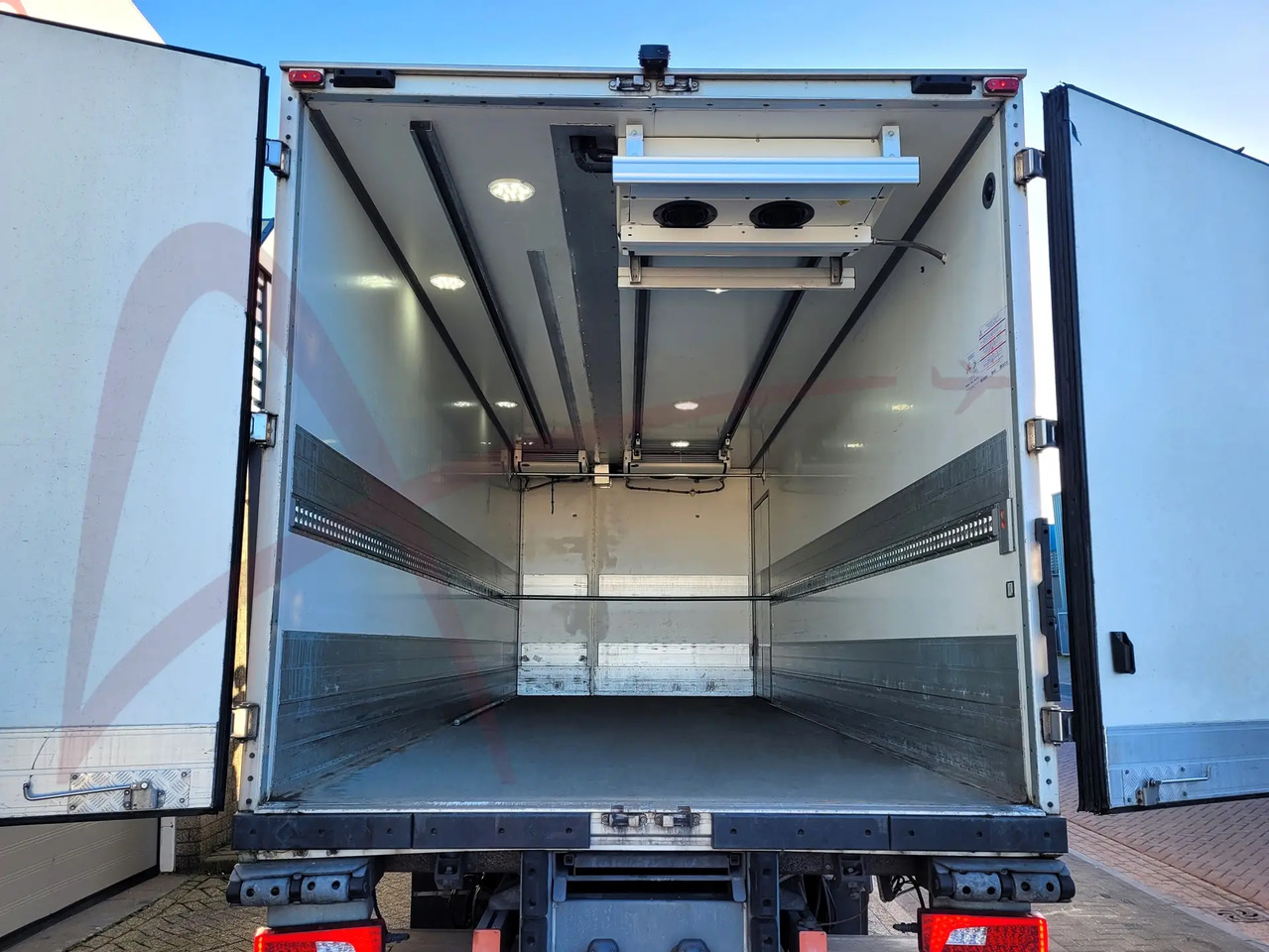 SCANIA SCANIA P250 - مبردة شاحنة: صور 3 SCANIA SCANIA P250 - مبردة شاحنة: صور 3