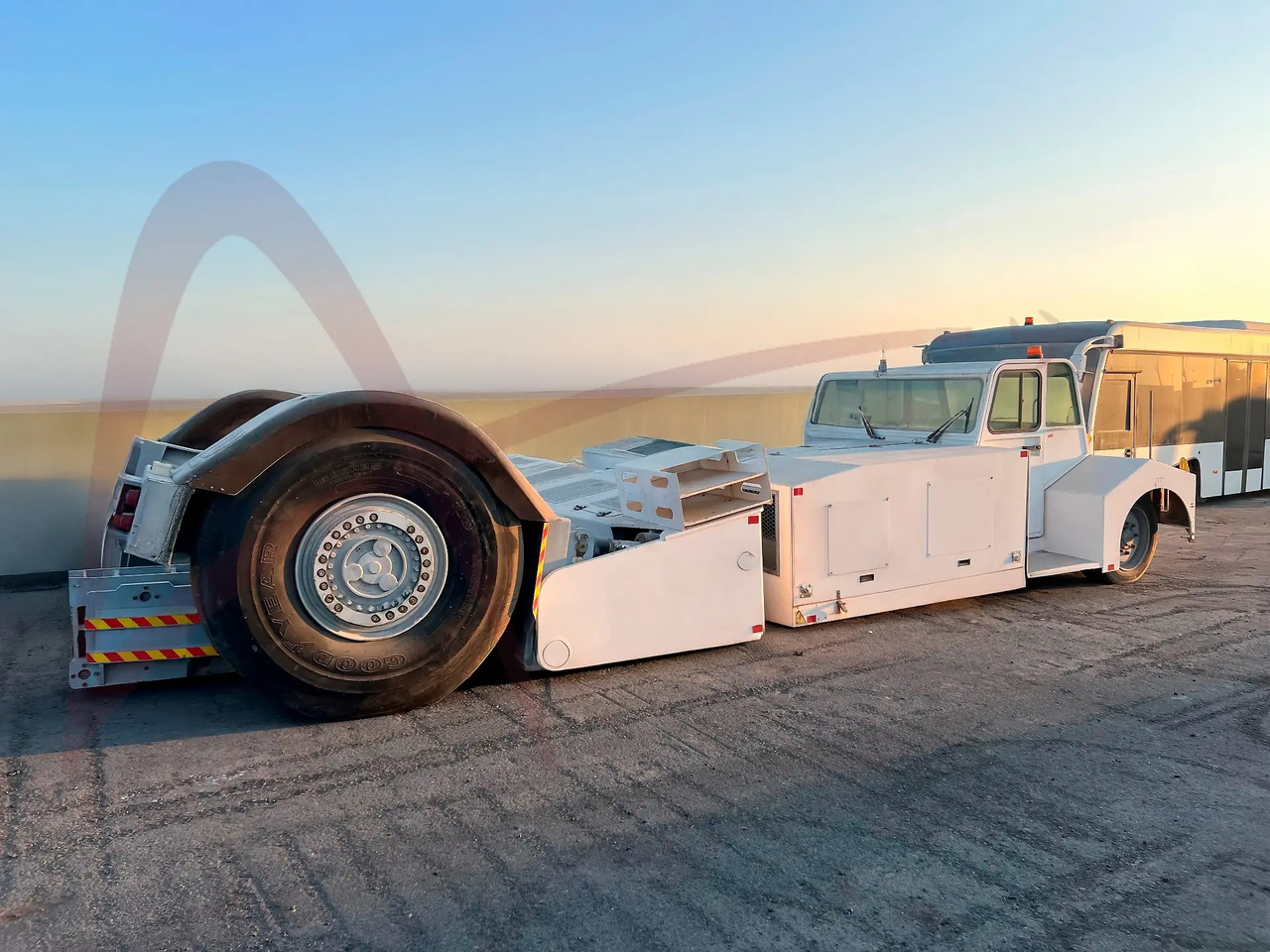 TLD TPX-500 - جرارات الطائرات: صور 1 TLD TPX-500 - جرارات الطائرات: صور 1