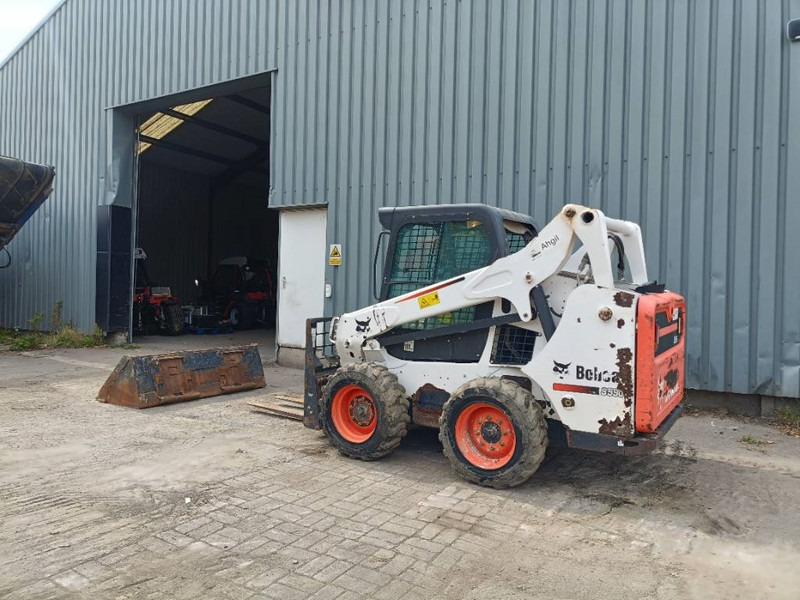 Bobcat s590 schranklader skid steer loader bucket, forks - شيول صغير: صور 1 Bobcat s590 schranklader skid steer loader bucket, forks - شيول صغير: صور 1