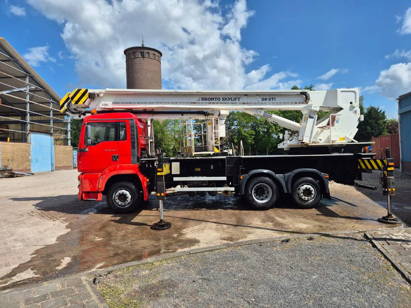 Bronto skylift 28-2T1 28 m hi lift hoogwerker MAN TGA 26. - مصاعد الازدهار محمولة على شاحنة: صور 4 Bronto skylift 28-2T1 28 m hi lift hoogwerker MAN TGA 26. - مصاعد الازدهار محمولة على شاحنة: صور 4
