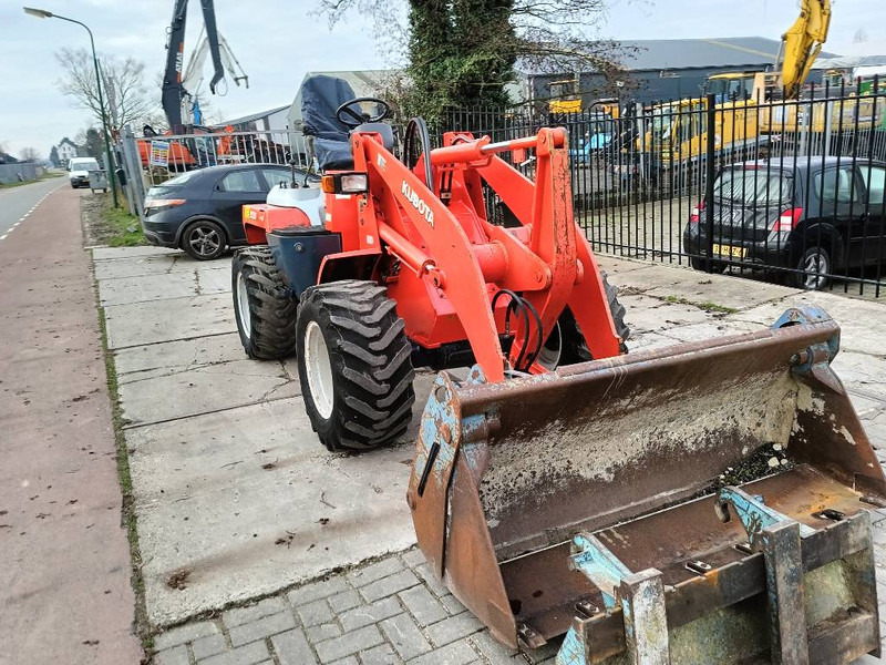 Kubota R 520 shovel wiellader loader lader met bak/vorken - اللودر بعجل: صور 4 Kubota R 520 shovel wiellader loader lader met bak/vorken - اللودر بعجل: صور 4