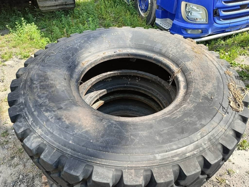 Michelin 12.00R20 , 14.00R20, 335/80R20 , 395/85R2 365/80R2 - الإطارات والجنوط - آلات البناء: صور 3 Michelin 12.00R20 , 14.00R20, 335/80R20 , 395/85R2 365/80R2 - الإطارات والجنوط - آلات البناء: صور 3
