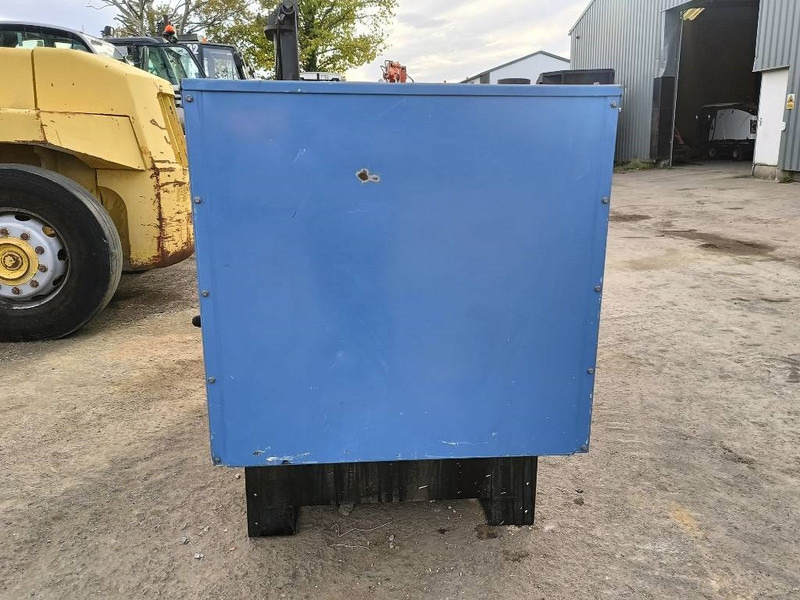 SDMO J 44 K 44kva 64 A 35 kw generator aggregaat silent - مجموعة المولدات: صور 5 SDMO J 44 K 44kva 64 A 35 kw generator aggregaat silent - مجموعة المولدات: صور 5