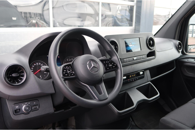 Mercedes-Benz Sprinter 317 CDI L2H2 AUT/ CAMERA/ MBUX/ CRUISE/ AIRCO - فان: صور 2 Mercedes-Benz Sprinter 317 CDI L2H2 AUT/ CAMERA/ MBUX/ CRUISE/ AIRCO - فان: صور 2