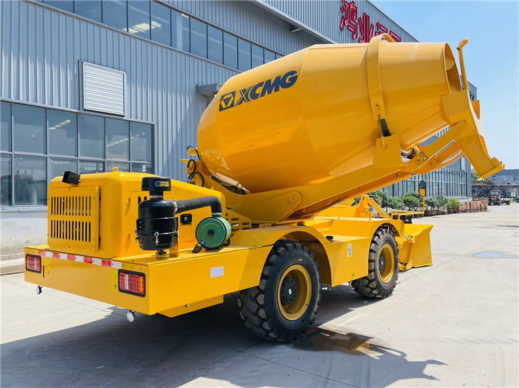 XCMG 4m3 Self-Loading Mobile Concrete Mixer Truck Automatic Concrete Mixer for Sale - خلاطه اسمنت: صور 5 XCMG 4m3 Self-Loading Mobile Concrete Mixer Truck Automatic Concrete Mixer for Sale - خلاطه اسمنت: صور 5