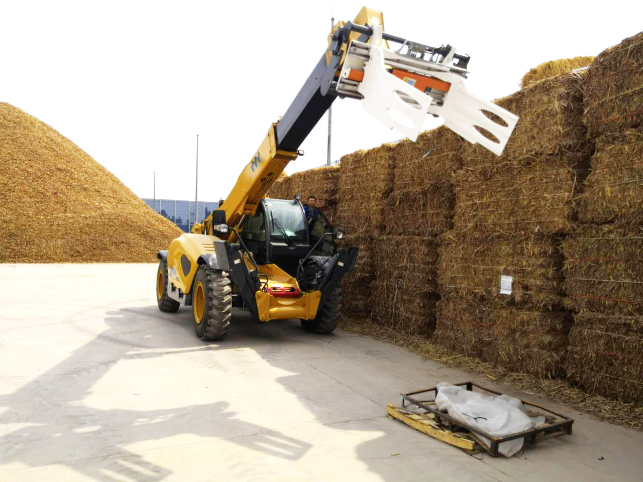 XCMG Certified Used 4.5t Small Telescopic Boom Telehandler Forklift Xc6-1056vn - رافعة تلسكوبية: صور 4 XCMG Certified Used 4.5t Small Telescopic Boom Telehandler Forklift Xc6-1056vn - رافعة تلسكوبية: صور 4