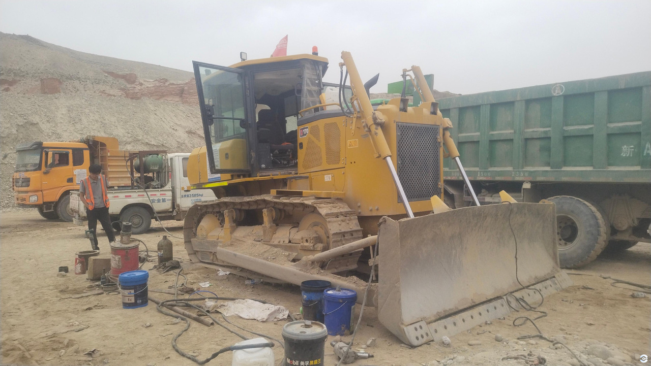 XCMG D170 used small bulldozer dozer hydraulic price - بلدوزر: صور 3 XCMG D170 used small bulldozer dozer hydraulic price - بلدوزر: صور 3