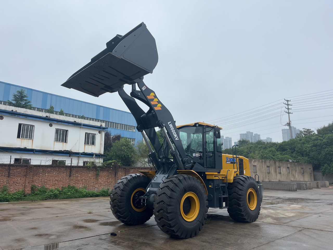 XCMG LW600KV 6 ton diesel wheel loader in good condition - اللودر بعجل: صور 4 XCMG LW600KV 6 ton diesel wheel loader in good condition - اللودر بعجل: صور 4